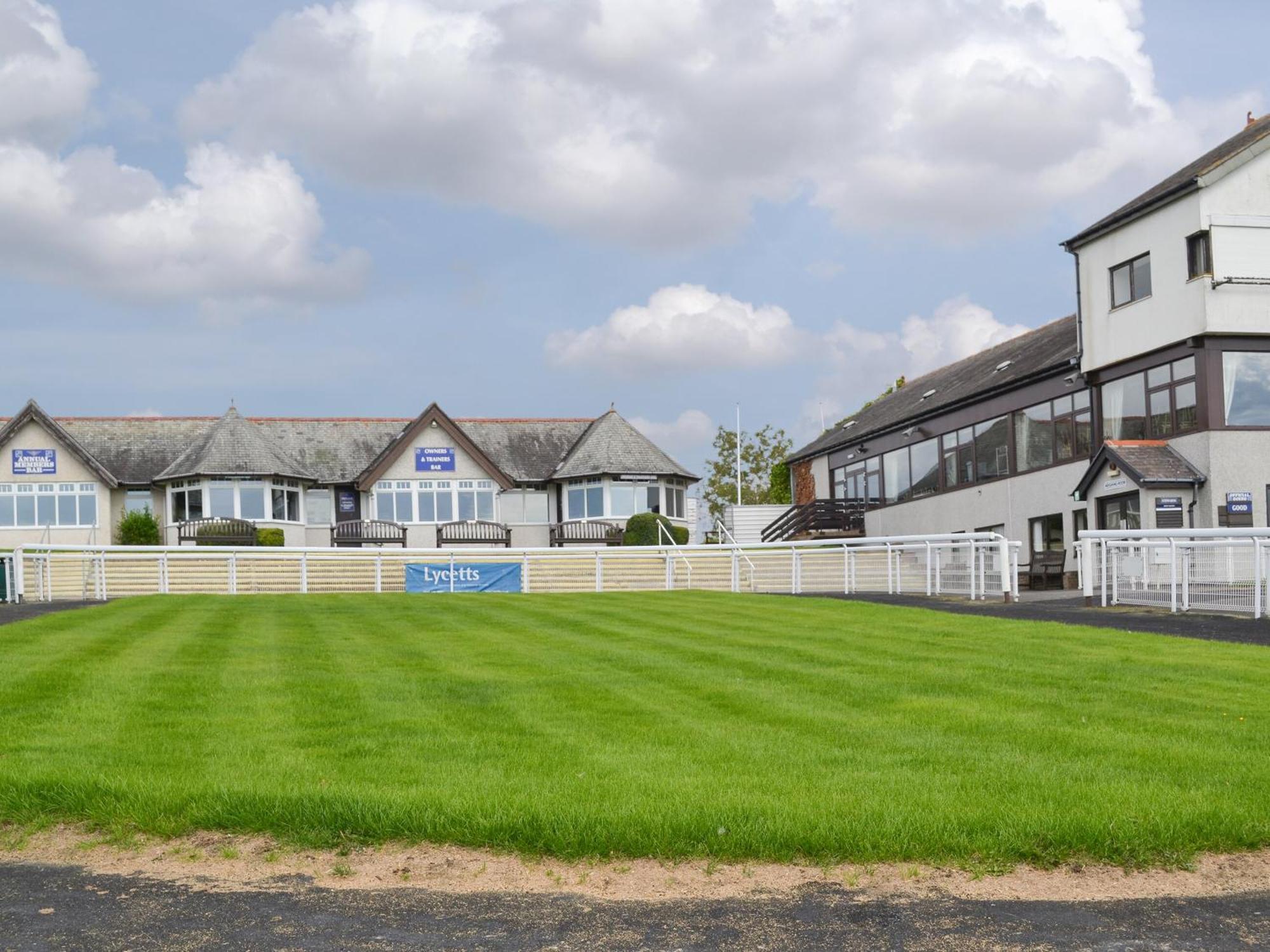 The Racecourse Lodge Hexham Exterior photo